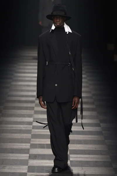 Look 27